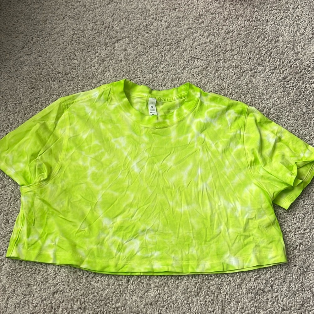 Lululemon cropped tshirt tie dye